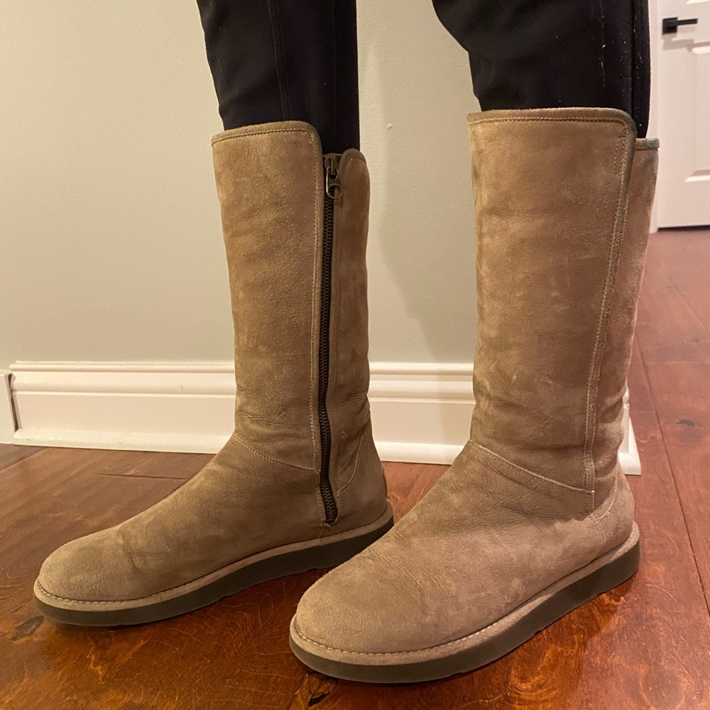 Ugg Abree Tan Zip Up Boots Size 8 made in Italy